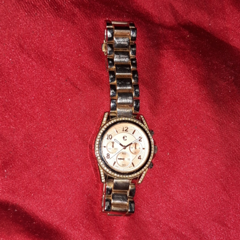 Watch - Picture 2 of 3